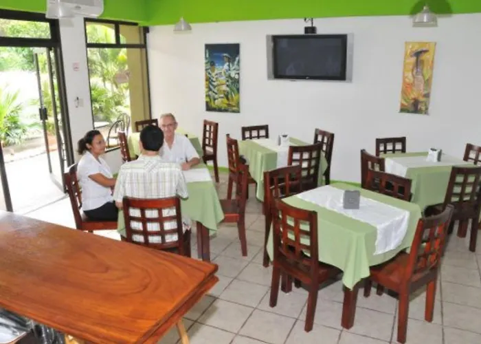 Santa Ana Airport Hotel 2*