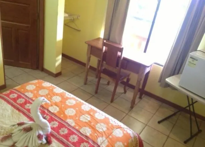 Santa Ana Airport Hotel 2*